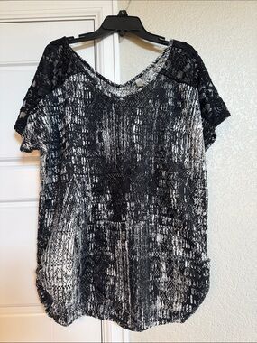 Vanity Black & White Lace Shoulder Short Sleeve Top